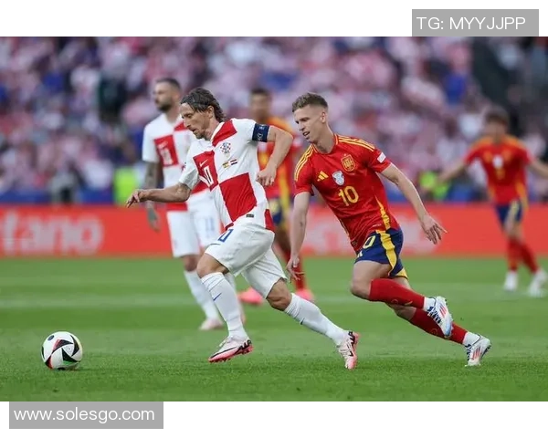 莫陆军与阿尔巴的精彩对决揭示足球战术的魅力与团队合作的重要性